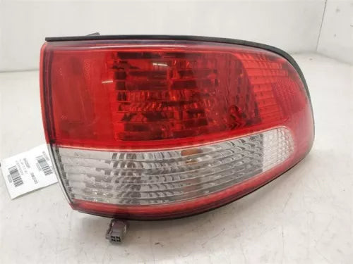 2001-2003 Toyota Sienna Passenger Tail Light Assembly Quarter Panel Mounted used OEM tail light