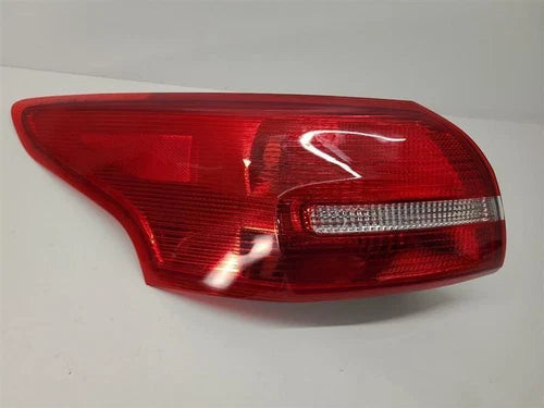 15-18 FORD FOCUS LH Driver Tail Light Sedan Outer Quarter Panel Mounted used OEM tail light