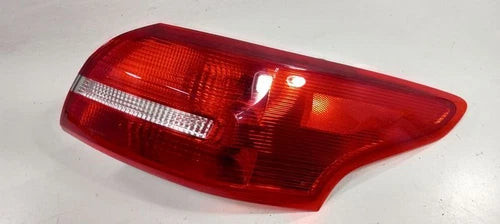 15-18 FORD FOCUS RH Passenger Tail Light Sedan Outer Quarter Panel Mounted used OEM tail light