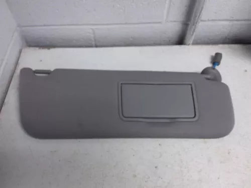 Fits 2018 - 2023 HONDA ODYSSEY RH Passenger Sun Visor Illuminated Gray used OEM sun visor