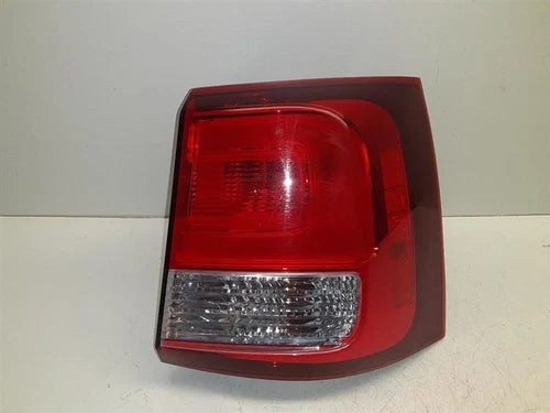 KIA SORENTO 2014-2015 Tail Light Assembly RH Passenger Side Qtr Panel Mounted used OEM tail light