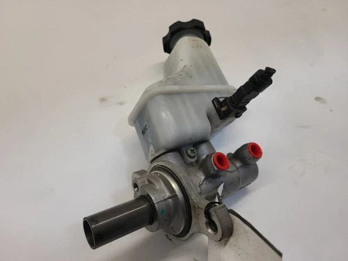 Brake Master Cylinder 2011-2013 KIA SORENTO 2.4L AT Used OEM used OEM brake booster or master cylinder