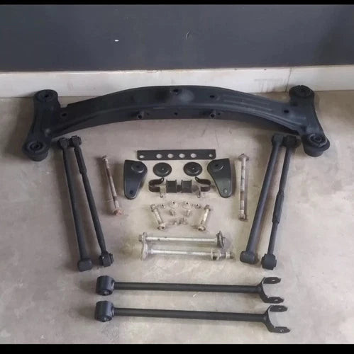 1997-2001 Ávalos Camry ES300 Rear Subframe Crossmember w Lateral Links Bolts OEM used OEM rear subframe and crossmember