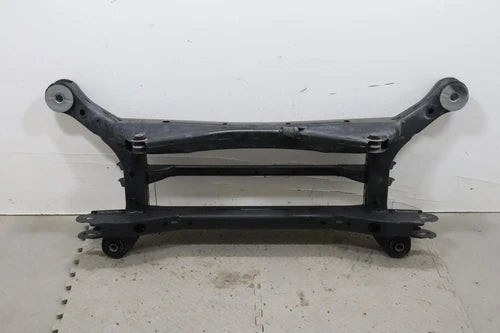 2020 - 2025 CHRYSLER VOYAGER REAR SUBFRAME CROSSMEMBER CRADLE OEM 68261559AG used OEM rear subframe and crossmember