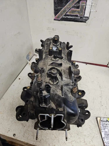 2004-2006 Chevrolet Cadillac Escalade Silverado GMC Sierra 1500 Used OEM Intake Manifold