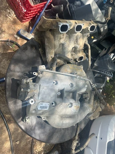 2008-2010 Saturn Vue 3.6 Upper & Lower & Throttle Body Used OEM Intake Manifold