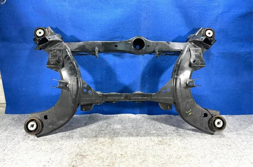 2005 - 2008 CHRYSLER 300C SRT8 OEM REAR SUSPENSION SUBFRAME CRADLE CROSSMEMBER used OEM rear subframe and crossmember