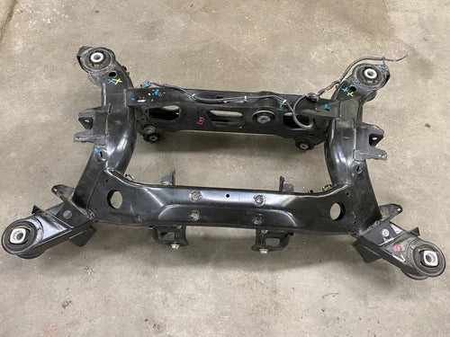 2013-2015 CADILLAC ATS REAR SUBFRAME CRADLE K-FRAME 2.5L OEM LOT663 used OEM rear subframe and crossmember