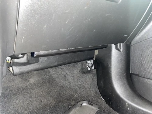 2021 Chevrolet Trax Passenger Knee Used OEM Airbag