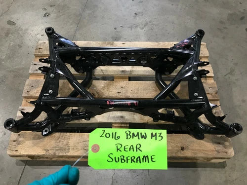 16 BMW F80 F82 F83 F30 M3 M4 OEM REAR SUBFRAME SUSPENSION CROSSMEMBER 15-19 used OEM rear subframe and crossmember