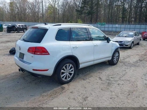2013 Volkswagen Touareg Driver Knee Used OEM Airbag