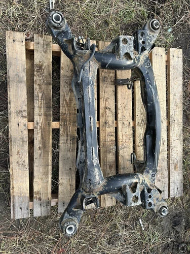 01 06 LEXUS LS430 REAR SUB FRAME OEM used OEM rear subframe and crossmember