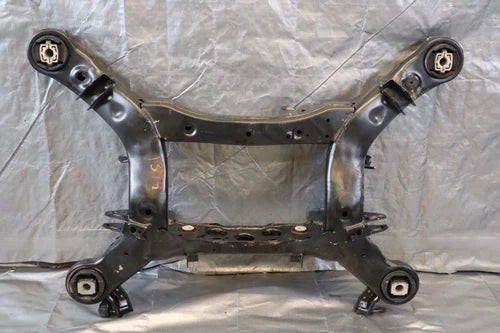 2017 JEEP GRAND CHEROKEE SRT-8 6.4L OEM REAR SUBFRAME CROSSMEMBER #1379 used OEM rear subframe and crossmember