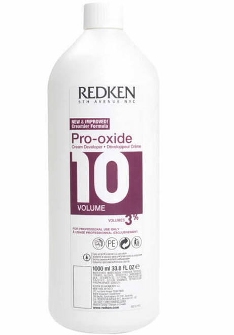 WHAT IT IS
Pro-oxide Cream Developer is the dedicated developer for Redken's haircolor lines:

 

• Color Fusion

• Color Gels Lacquers

• SEQ Cover Plus

• SEQ Cream

• Freehand Lightener

• Blonde Dimensions

• Flash Lift

• Up to 7

• Blonde Idol High Lift

 

It mixes haircolor to an ideal consistency for controlled and precise applications. It is available in 10(3%), 20(6%), 30(9%) and 40(12%) volume.

WHAT IT DOES
• Color Fusion mixes in a 1:1 ration with 10, 20, 30 or 40 vol.
• Pro-oxide Cream Developer for up to 4 levels of lift.
• Process at room temperature for 35-45 minutes.

WHAT ELSE YOU NEED TO KNOW
No other developer may be substituted for Pro-oxide Cream Developer. To do so would cause unpredictable results.