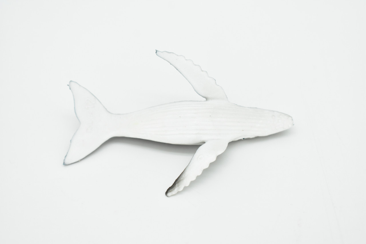 Humpback Whale, Very Nice Plastic Replica  3"  -  F602 B35