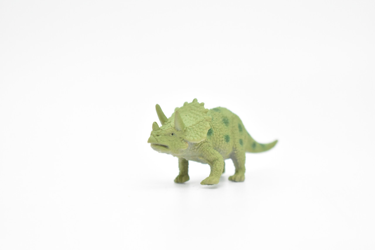 Triceratops Dinosaur, Very Nice Plastic Replica    2 3/4"   F1861-B4