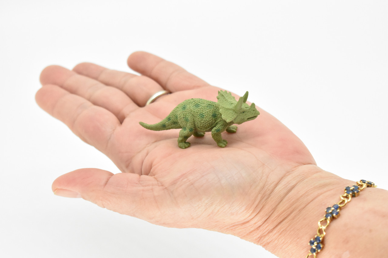 Triceratops Dinosaur, Very Nice Plastic Replica    2 3/4"   F1861-B4