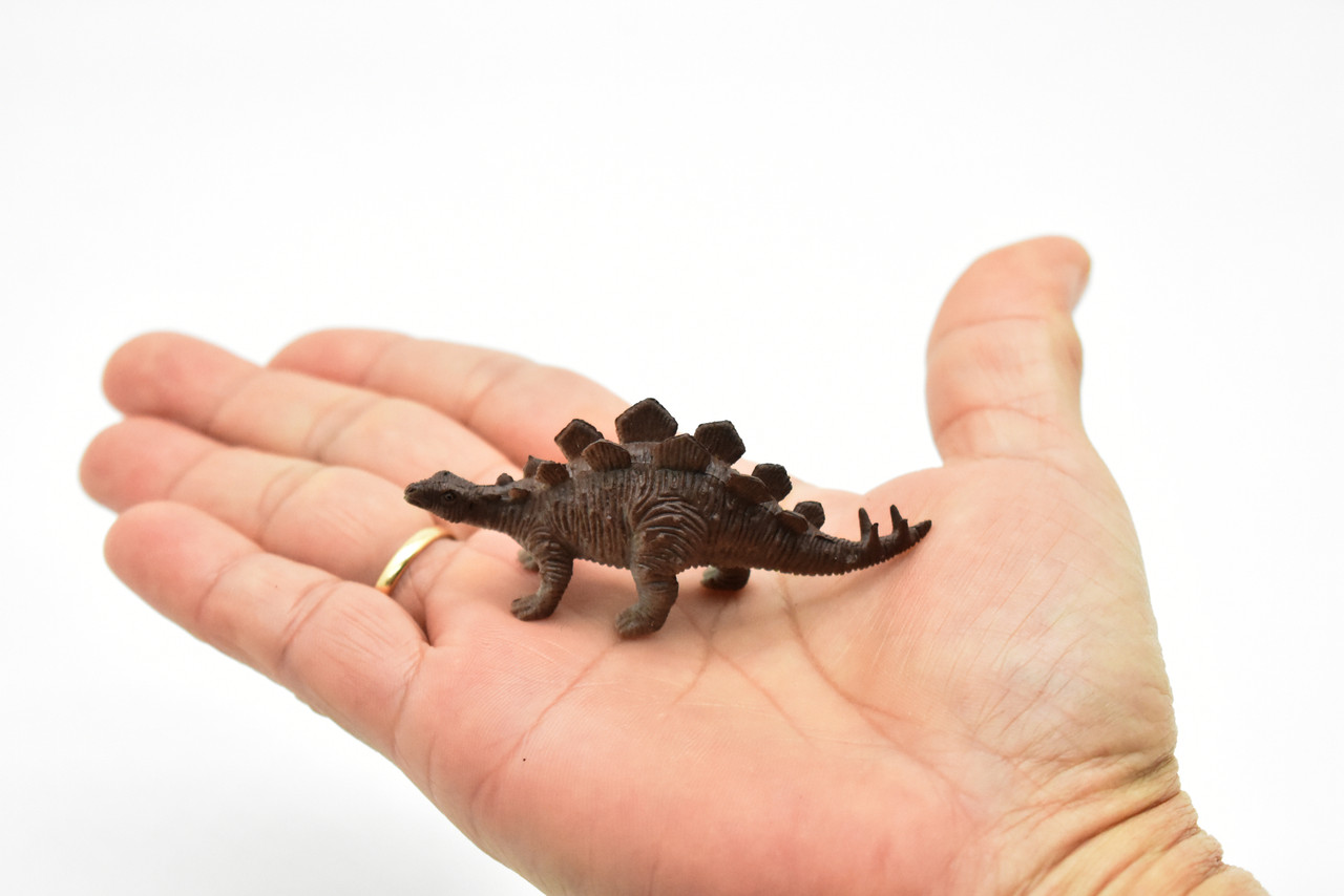 Stegosaurus Dinosaur, Very Nice Plastic Replica    3"     ~    F1865-B4