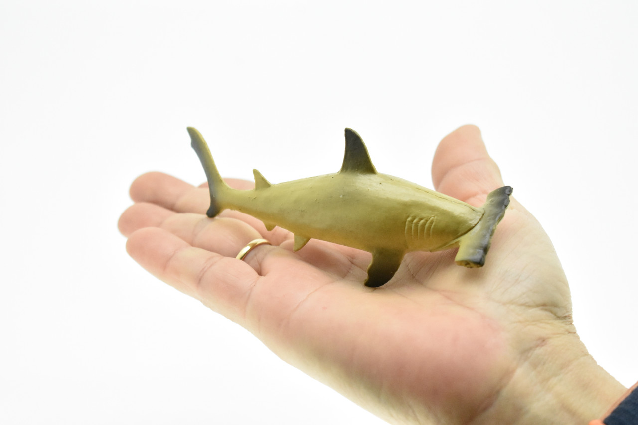 Hammerhead Shark,  Very Nice Hollow Rubber Replica  4 1/2"    ~    F6013-B377