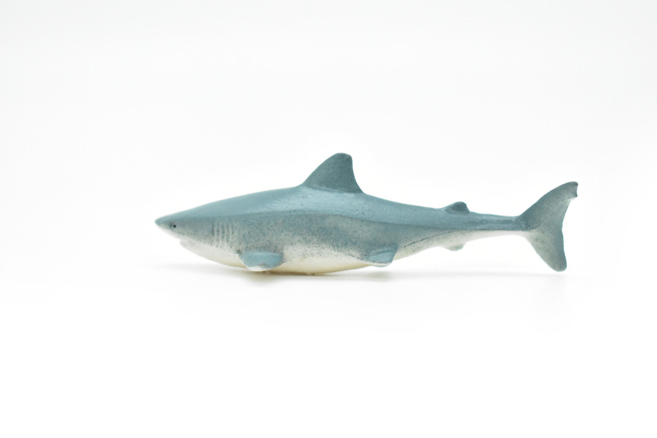 Great White Shark, Curved Very Nice Plastic Replica    3"   F0009-B23