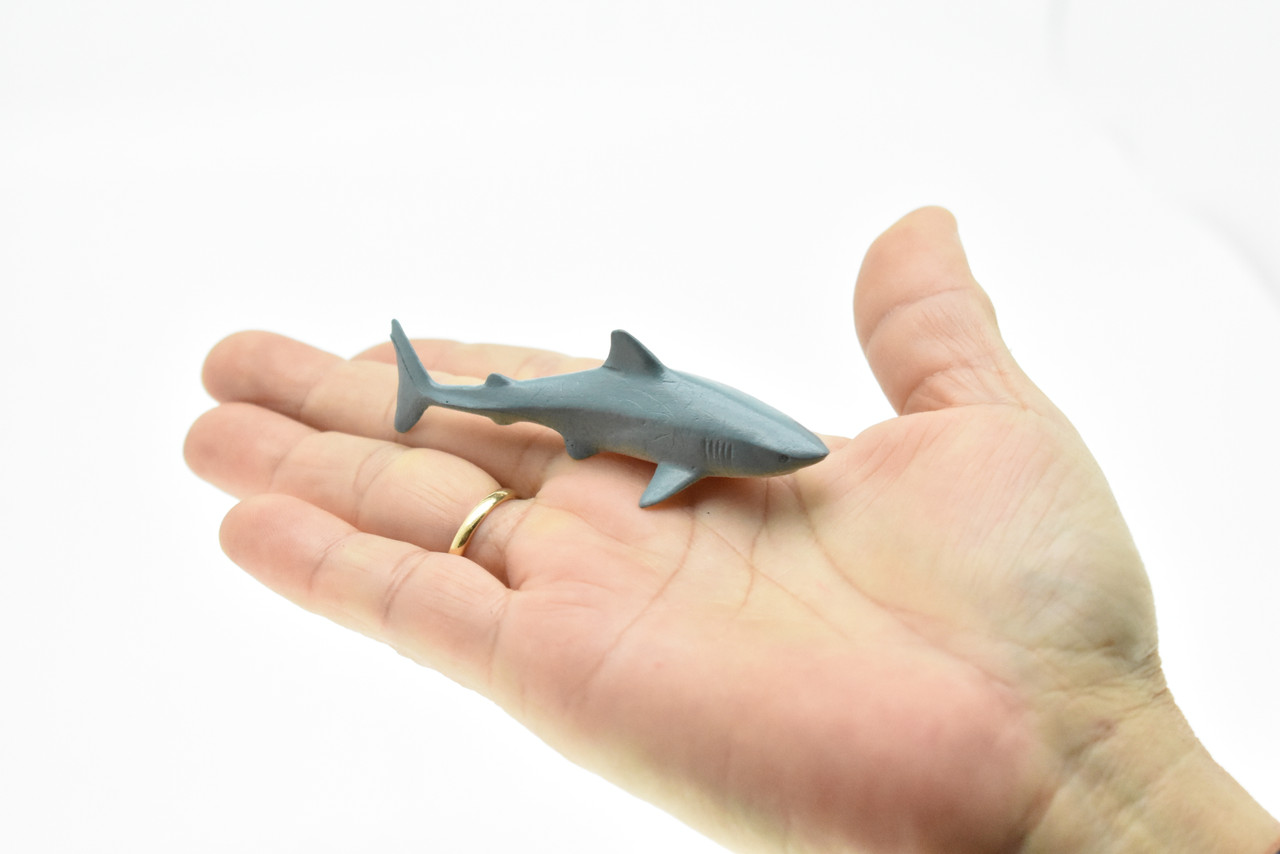 Great White Shark, Curved Very Nice Plastic Replica    3"   F0009-B23