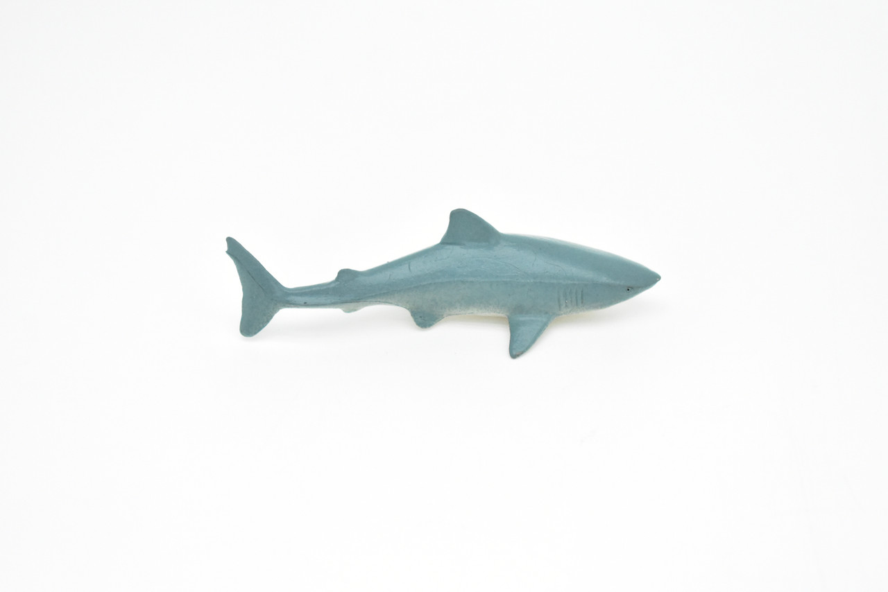 Great White Shark, Curved Very Nice Plastic Replica    3"   F0009-B23