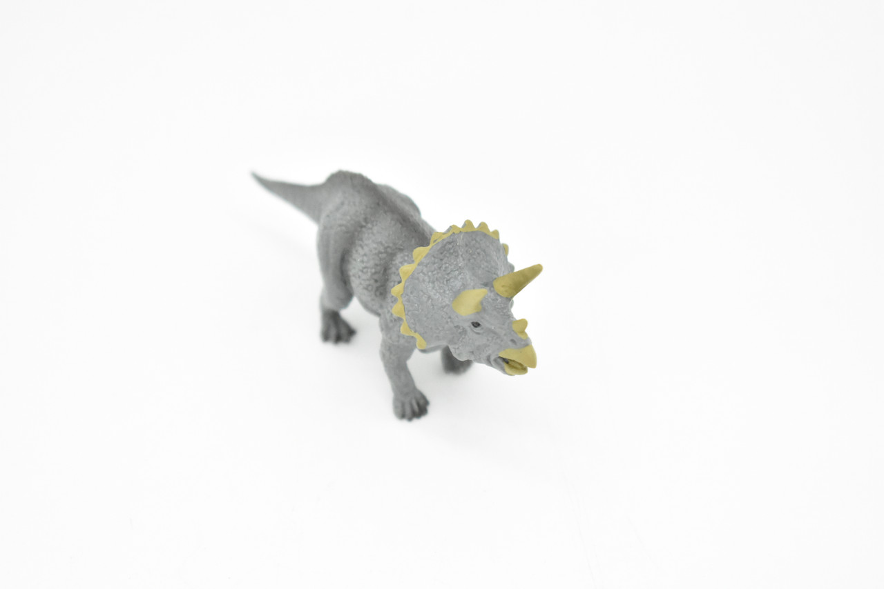 Triceratops Dinosaur, Very Nice Plastic Replica    3"    F8115-B117