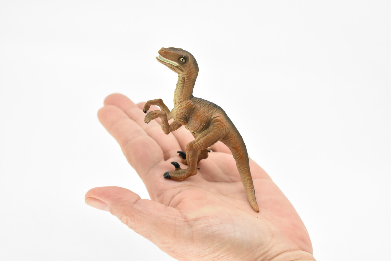 Velociraptor Dinosaur, Museum Quality Plastic Replica    4 1/2"   M011-B630