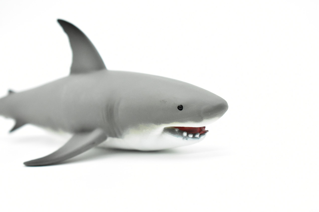 Great White Shark, Museum Quality Plastic Replica    7"   M039-B637