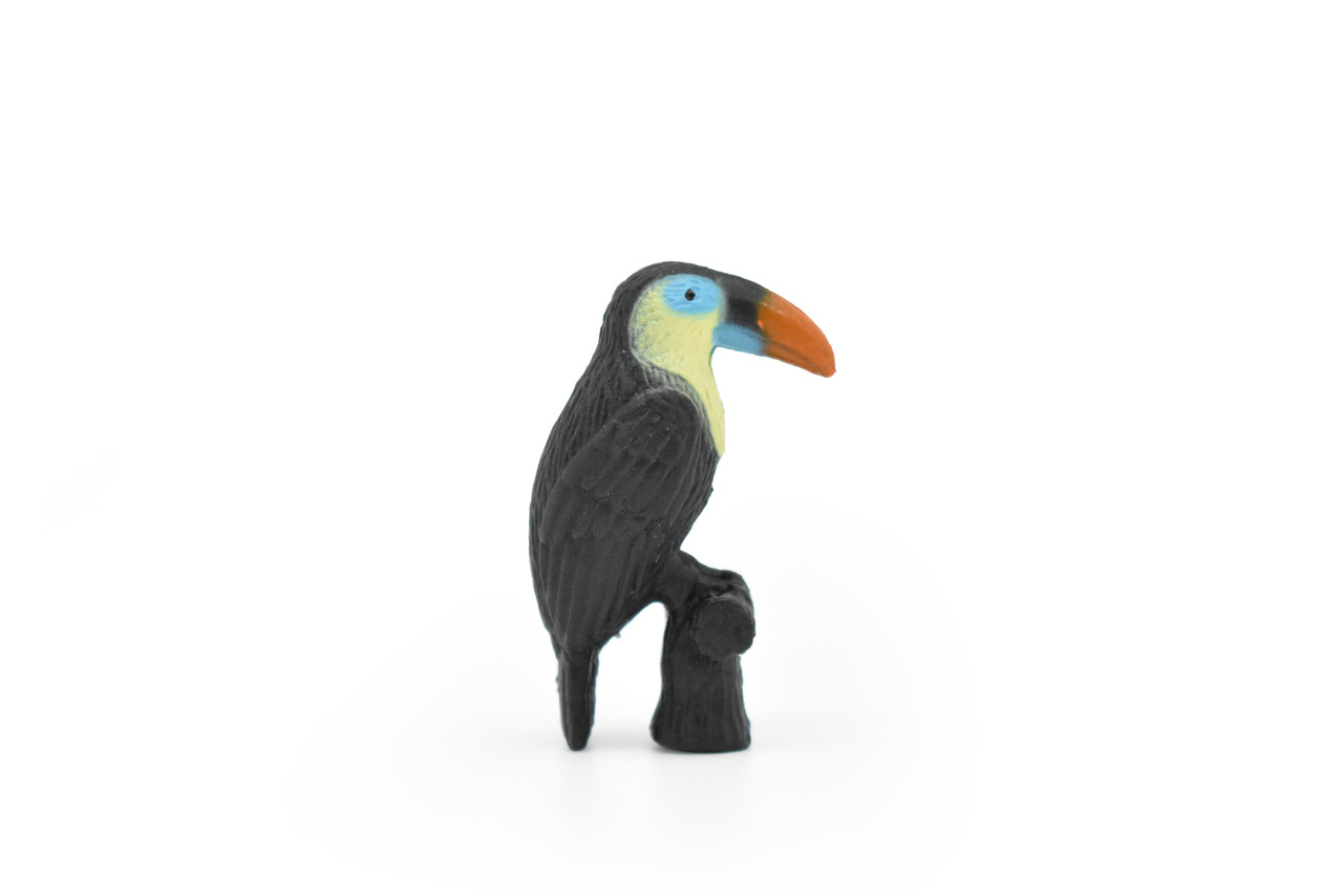 Toucan, Bird, Very Nice Plastic Reproduction, Hand Painted    2"     F093 B43