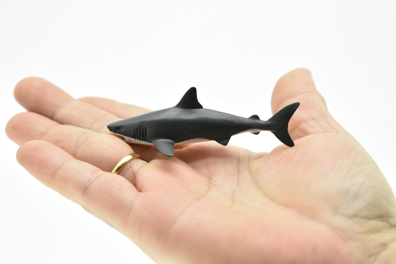 Great White Shark, Very Nice Plastic Replica    3" -  F1010 B118