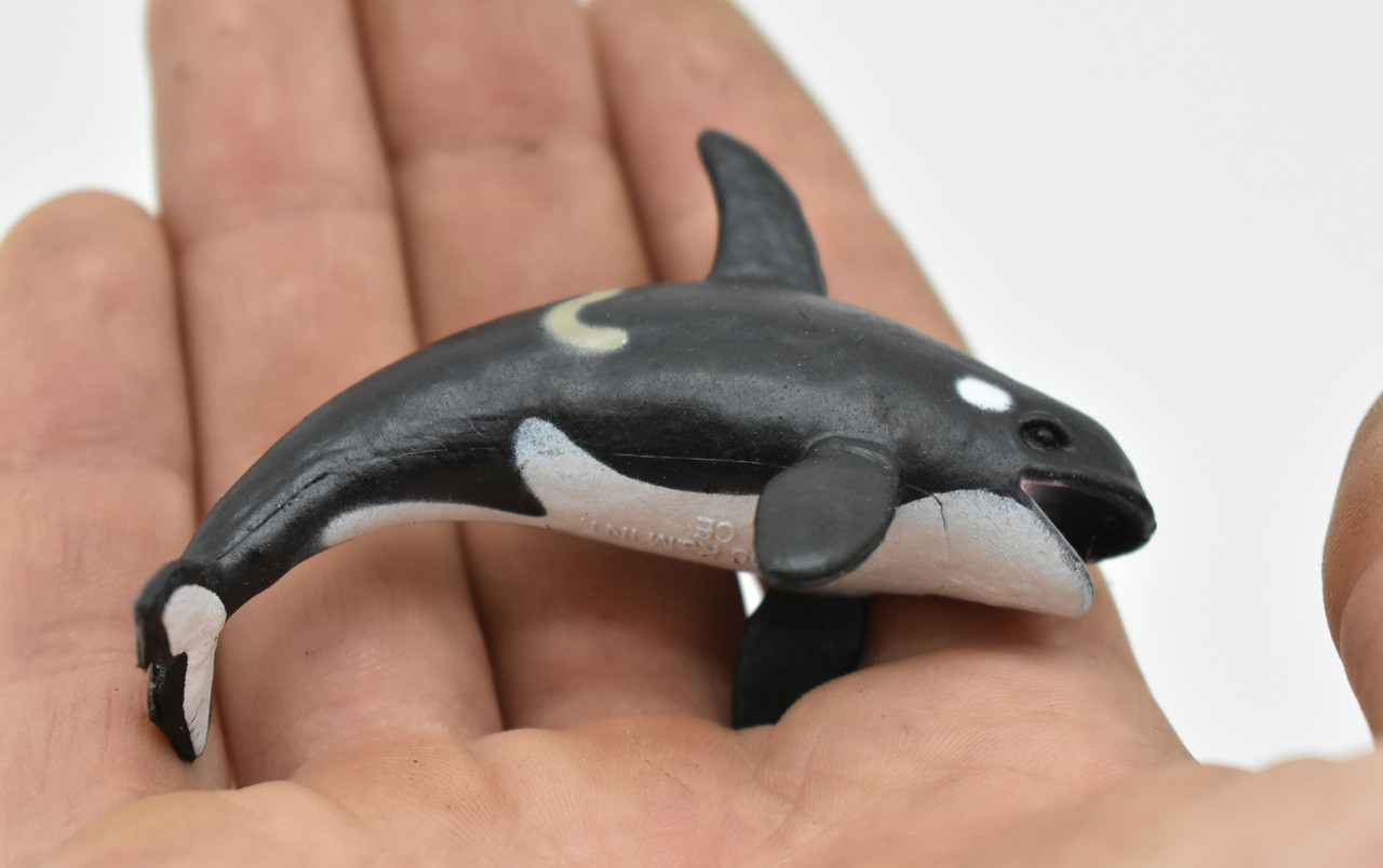 Orca, Killer Whale, Leaping, Very Nice Plastic Replica  3"  -  F1106 B203