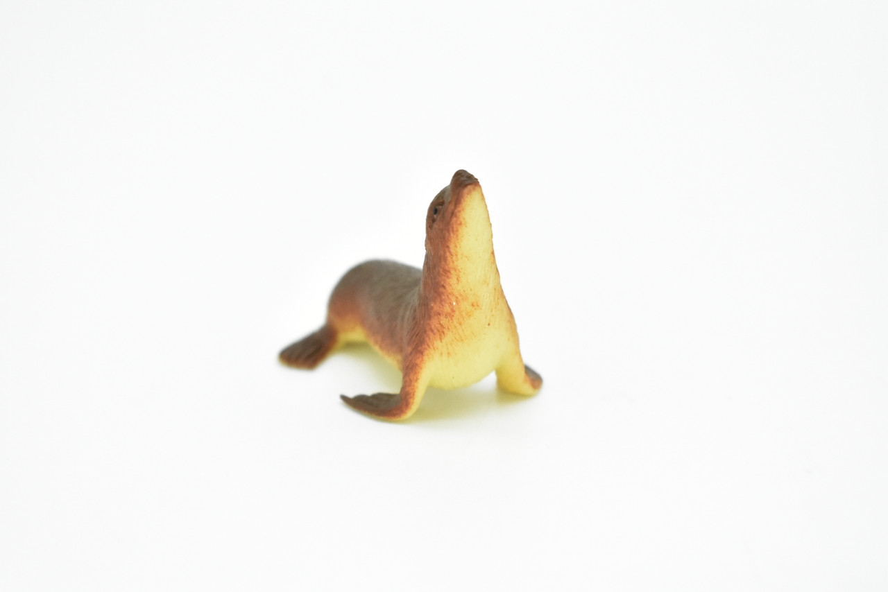 Sea Lion, Very Nice Plastic Replica   2"   -    F227 B36