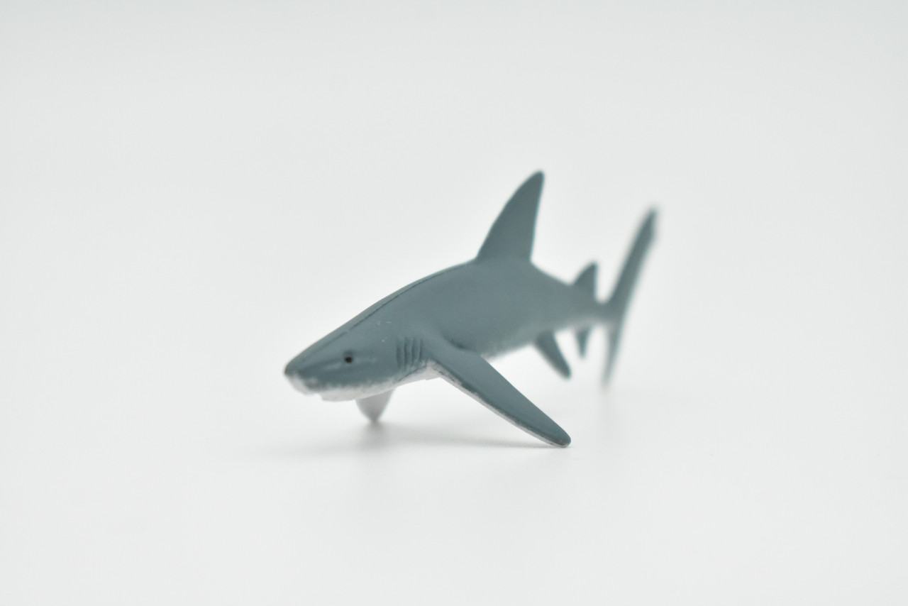 Blue Shark, Very Nice Plastic Replica    3"   -   F232 B76
