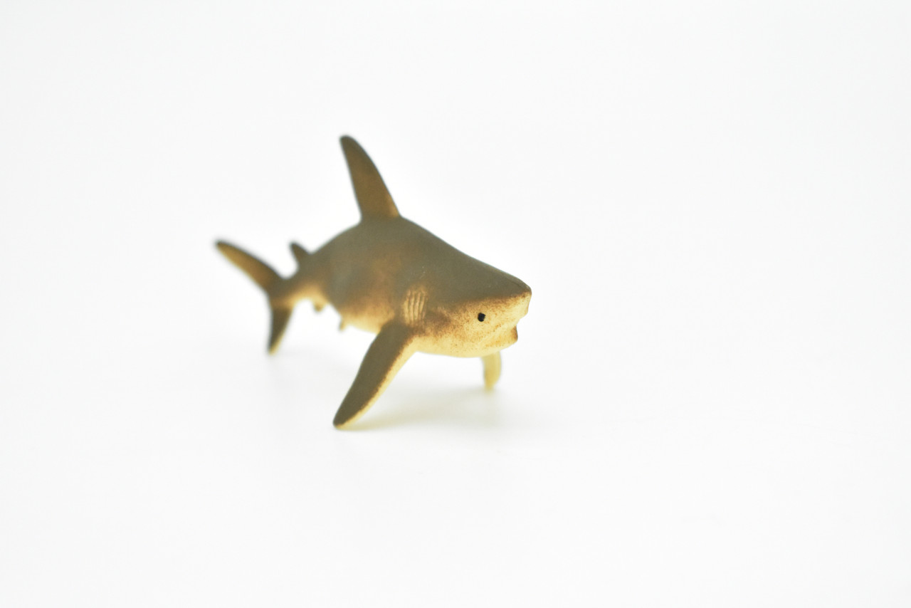 Bull Shark, Very Nice Plastic Replica   2 1/2"  -  F236 B76