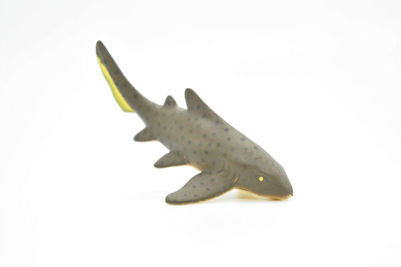 Zebra Shark, Very Nice Plastic Replica    3"   -   F239 B76