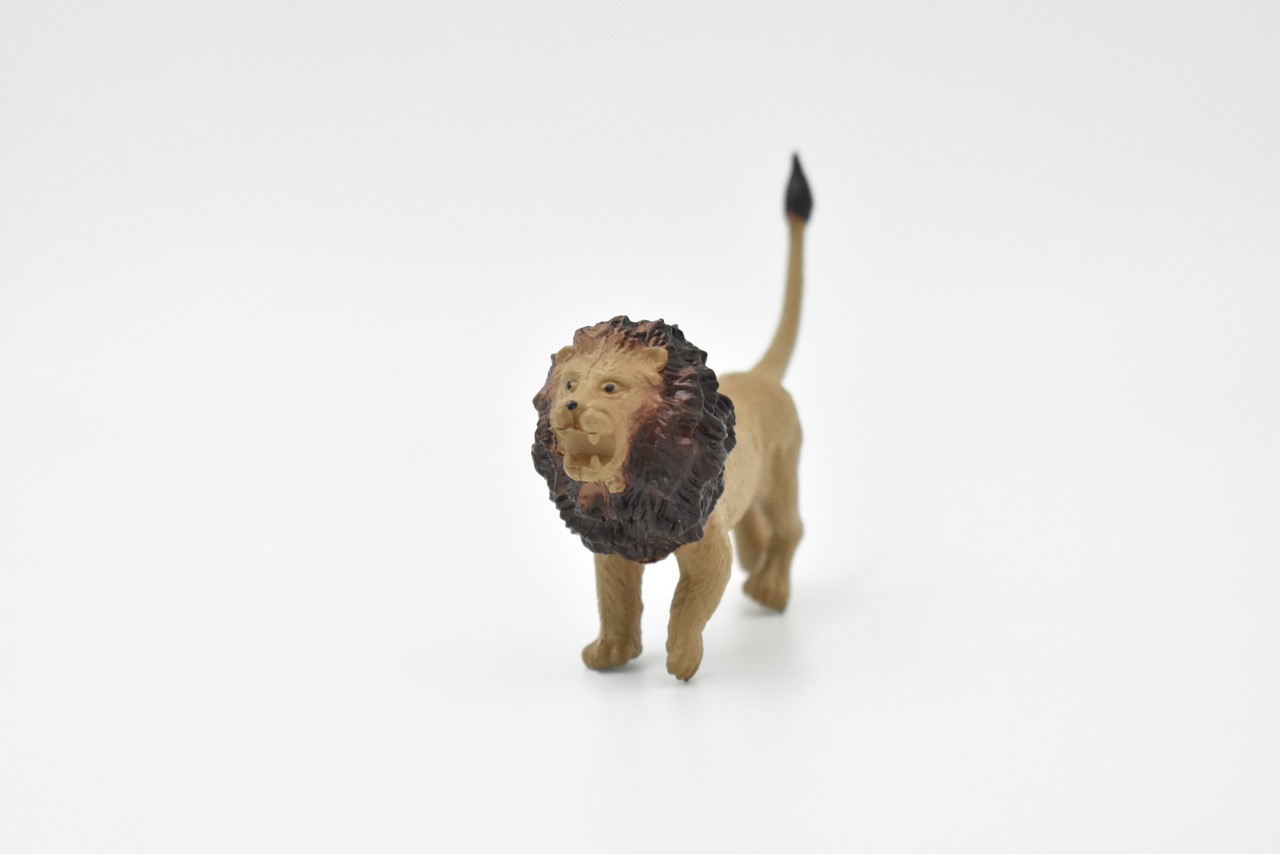 Lion, Very Nice Plastic Replica 3 - inch   F4447 B55