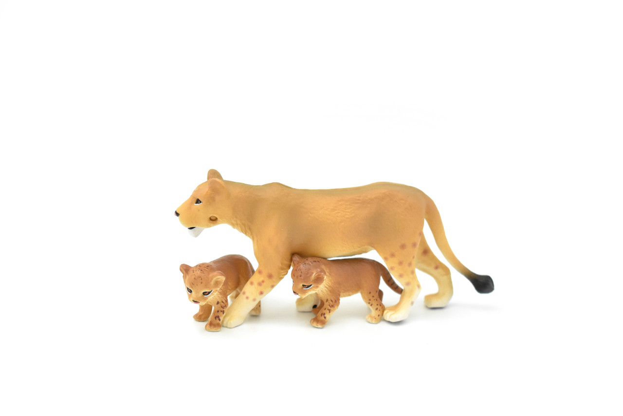 Lioness with two Cubs, Museum Quality Plastic Replica   3.5"L x 1.5"T  -  F089 B383