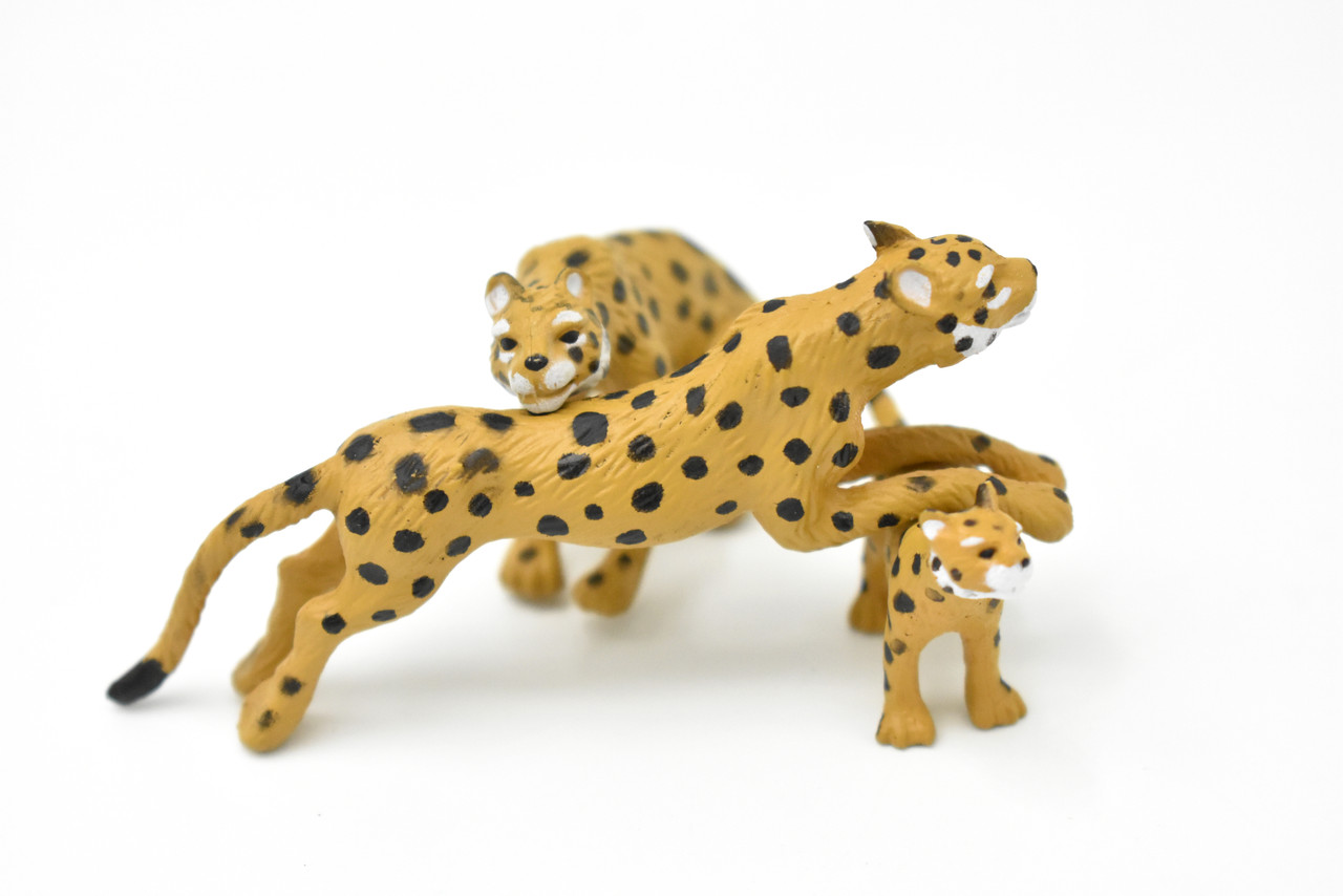 Cheetah Family, Very Nice Plastic Replica, Set of 3 ~ F3917 B618