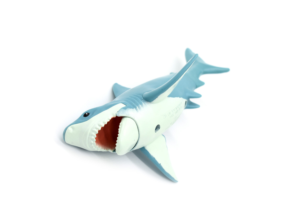 Great White Shark, Realistic Plastic Replica, Moveable Jaws 6 1/2-inch  CWG51B179