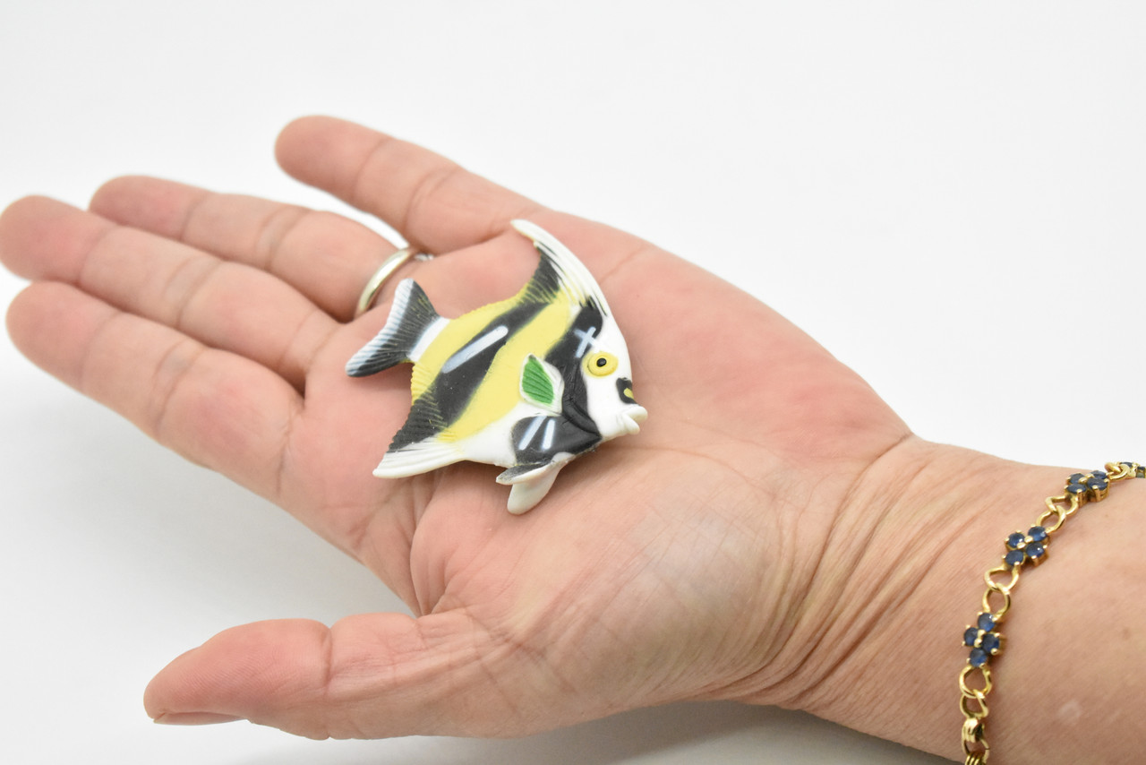 Moorish Idol, Zanclus cornutus, Tropical Fish, Hand Painted, Realistic, Solid Rubber, Saltwater Fish, Educational Model, Lifelike, Diorama Model, Toy,  2 Inches