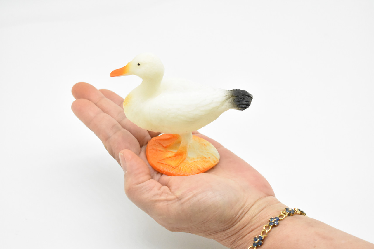 Goose, White Domestic, Very Nice Plastic Reproduction   3 1/2"    FN10-B603