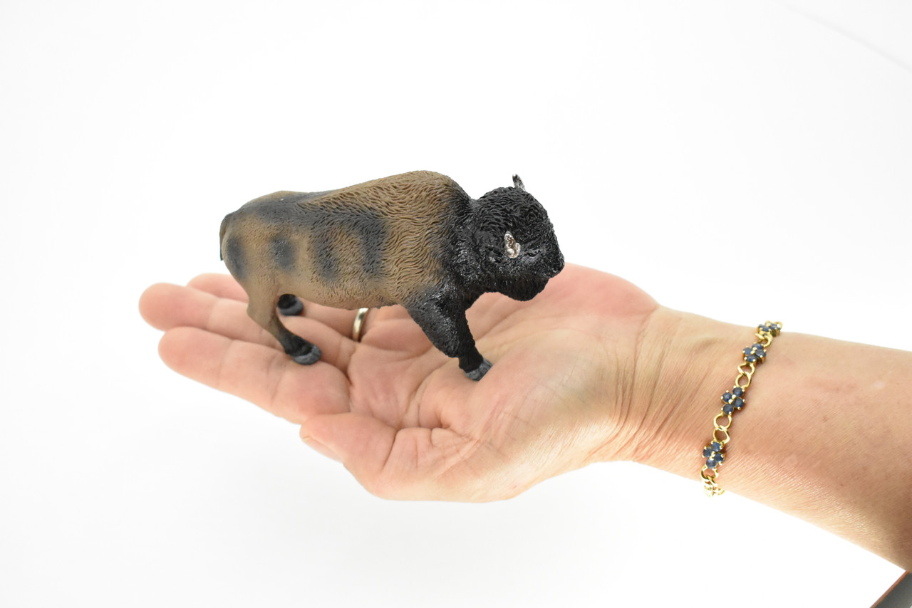 Buffalo, Bison, American, Museum Quality Plastic Reproduction, Hand Painted Figurines      4.5"       CH135 B243