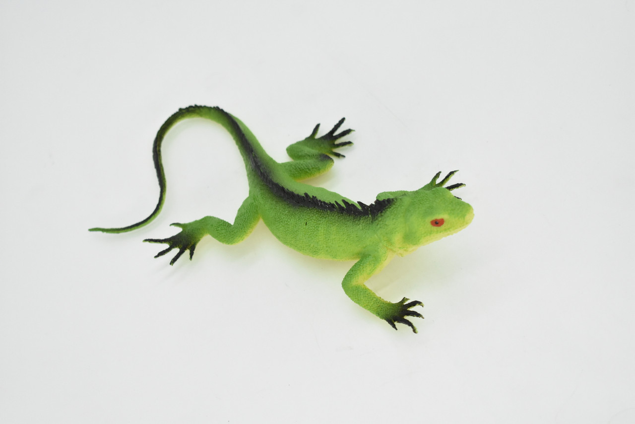 Lizard, Green Forest Lizard, Reptile, Very Realistic Rubber Reproduction, Hand Painted Figurines,    7"    RI12 B259