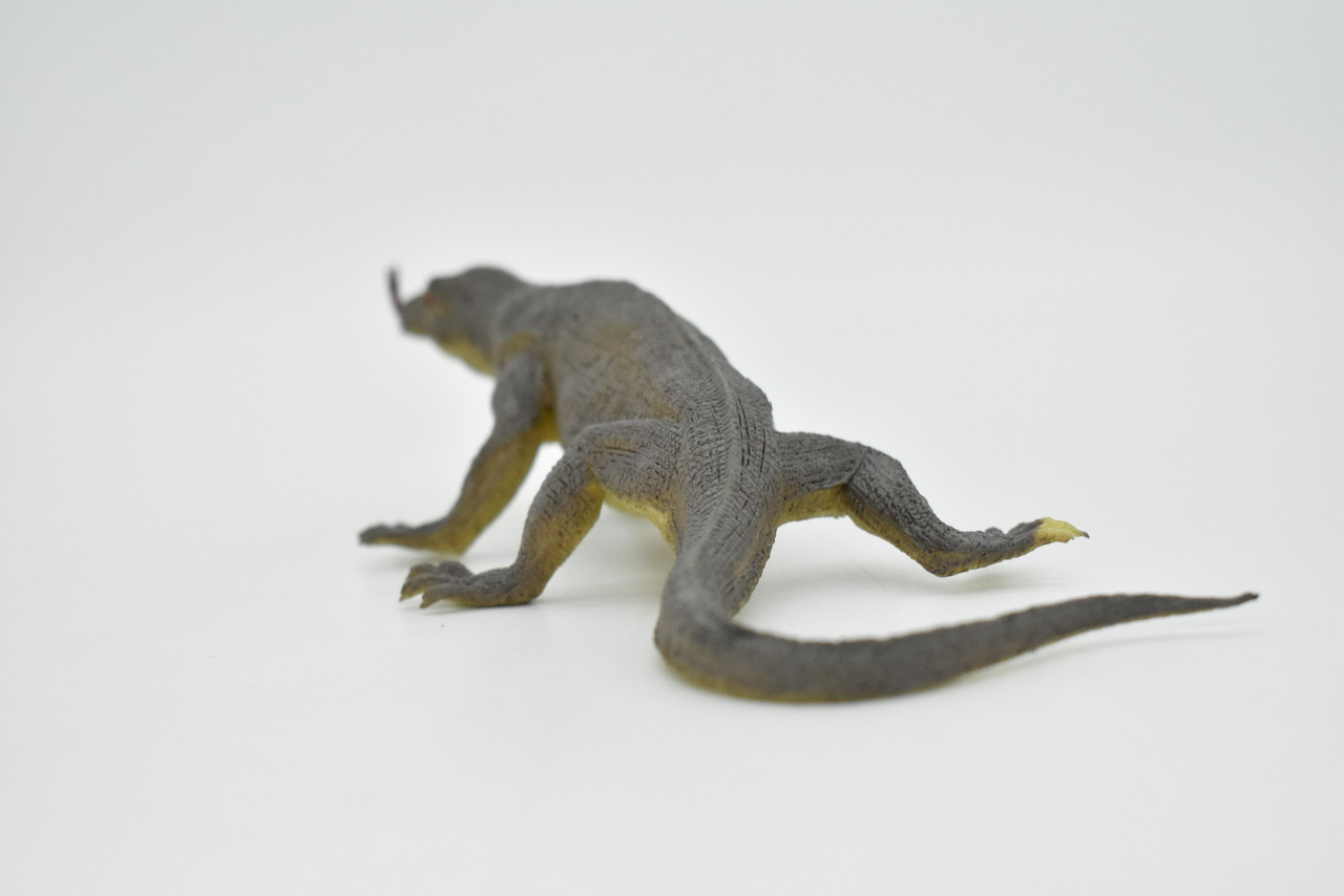 Komodo Dragon, Lizard, Reptile, Very Realistic Rubber Reproduction, Hand Painted Figurines,    8"    RI13 B259