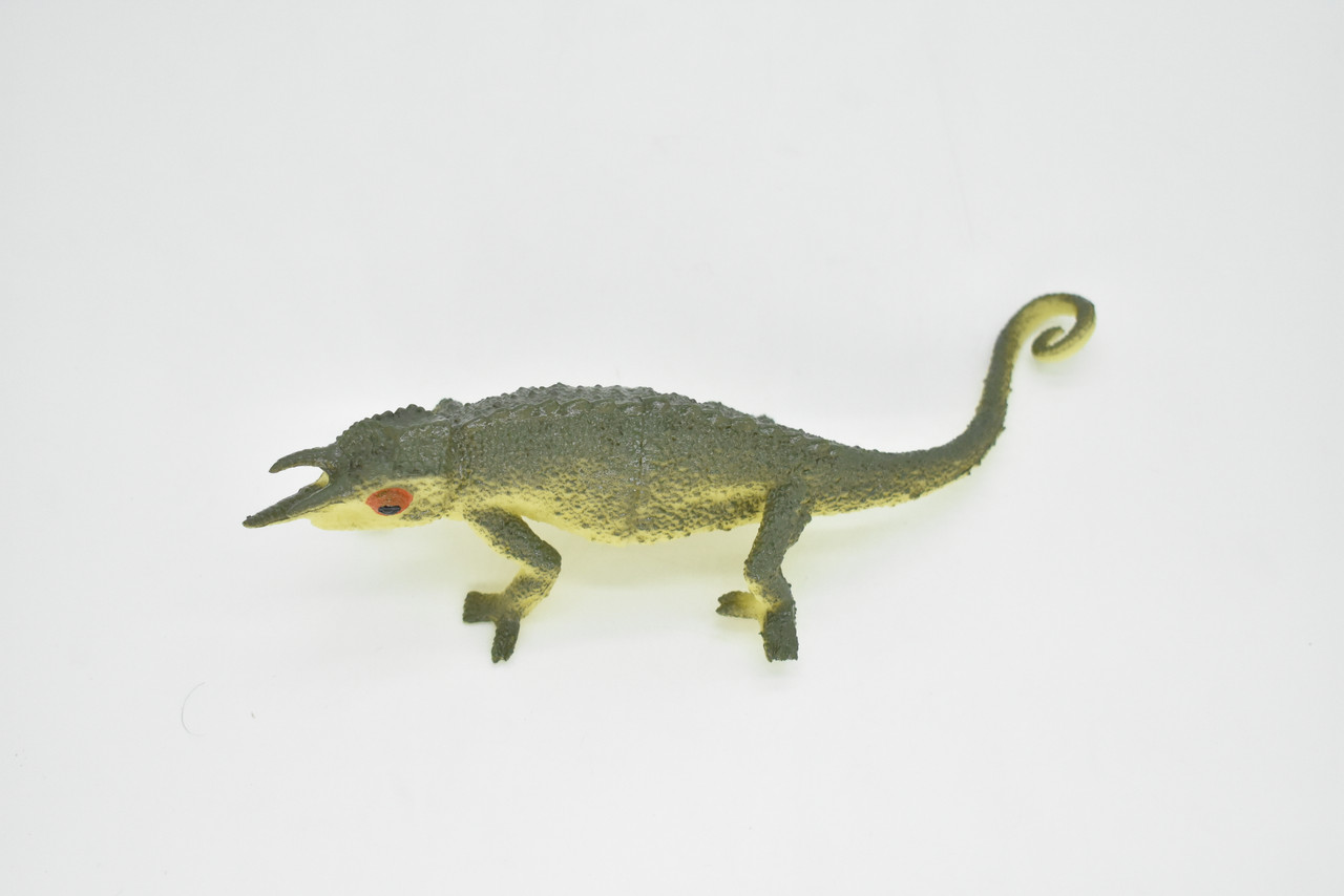 Chameleon, Horned, Lizard, Reptile, Very Realistic Rubber Reproduction, Hand Painted Figurines,    7"    RI16 B259