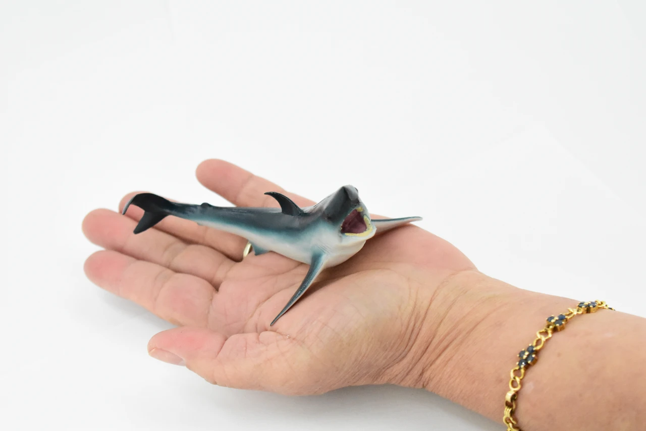 Shortfin Mako Shark, Museum Quality, Educational, Rubber Fish, Hand Painted, Realistic Toy Figure, Diorama Model, Kids, Educational,  5 Inches.
