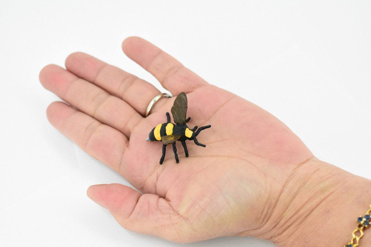 Bee, Bumble Bee, Bumblebee, Very Nice Design, Rubber Insect, Hand Painted, Realistic Toy Figure, Diorama Model, Kids, Educational, 1 1/2 Inches