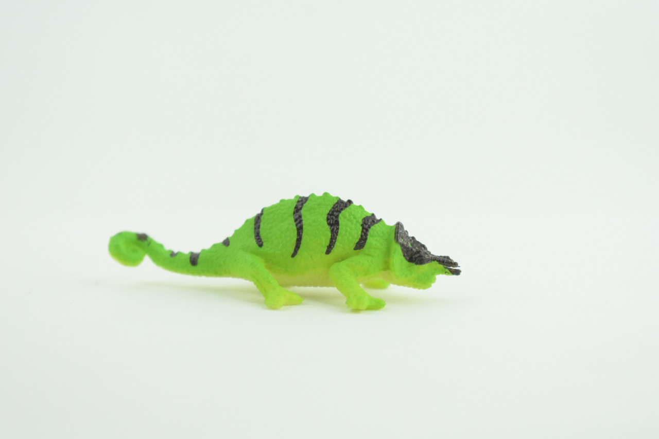 Horned Chameleon Lizard, Rubber Reptile, Hand Painted, Educational, Realistic, Model, Toys, Kids, Gift,   2 Inches.    WR47 B197  