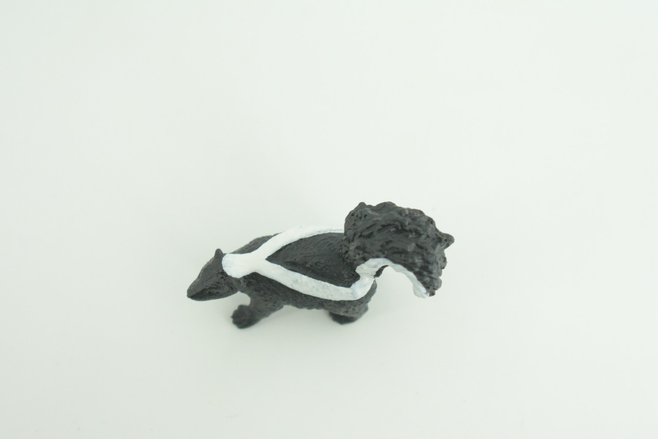 Skunk, Polecat, Stink-badger, Museum Quality, Hand Painted, Rubber Animal, Educational, Realistic, Figure, Diorama Model, Replica, Kids, Gift,    2 Inches.   CH1057 BB218